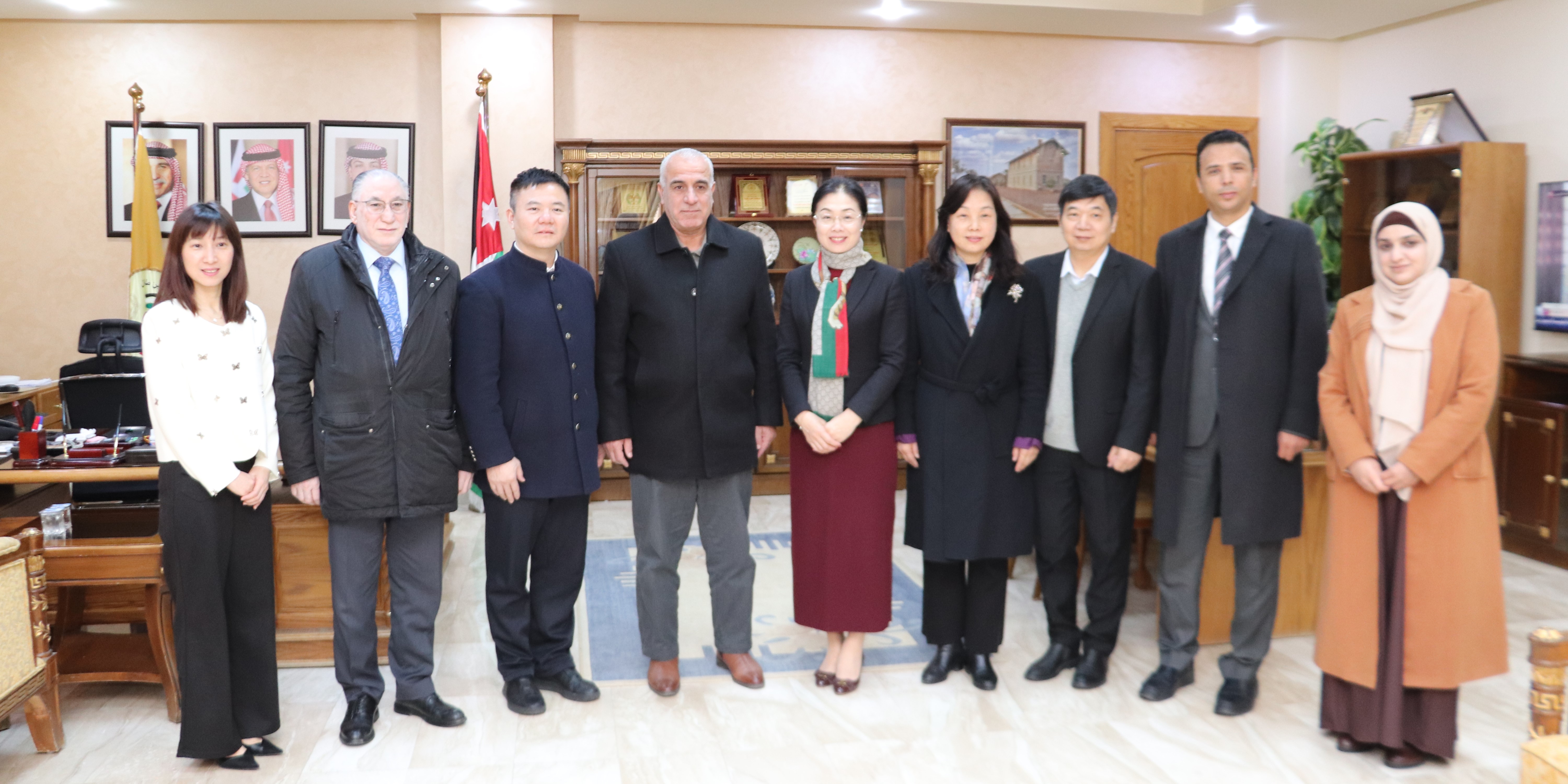  جامعة الحسين بن طلال وجامعة جنوب الصين الطبية تبحثان شراكة استراتيجية في التعليم والبحث الطبي.